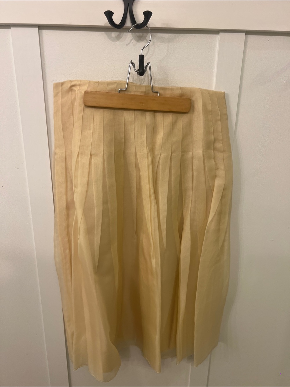 Kay Unger Cream Pleated A-Line Midi Skirt